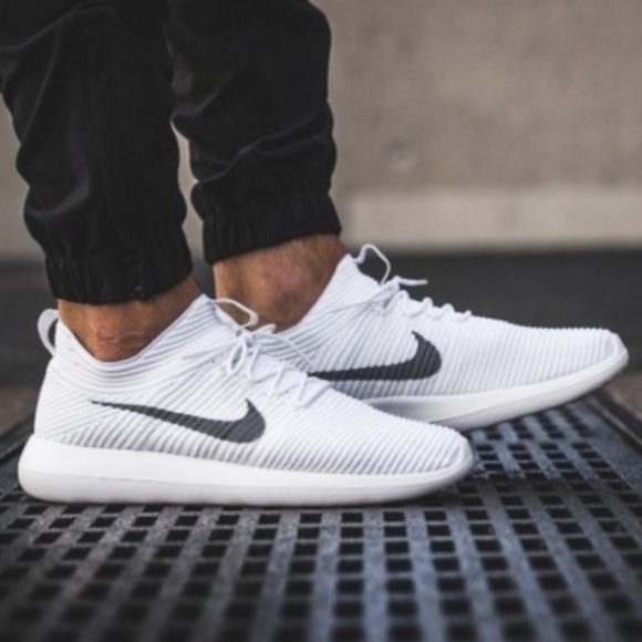 White Nike Mens Roshe Two Flyknit V2 Shoe!! White Nike Mens Roshe Two Flyknit V2 Shoe!!